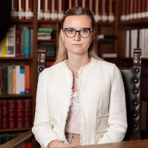 Dott.ssa Elena Passerini - criminologa praticante materie penali